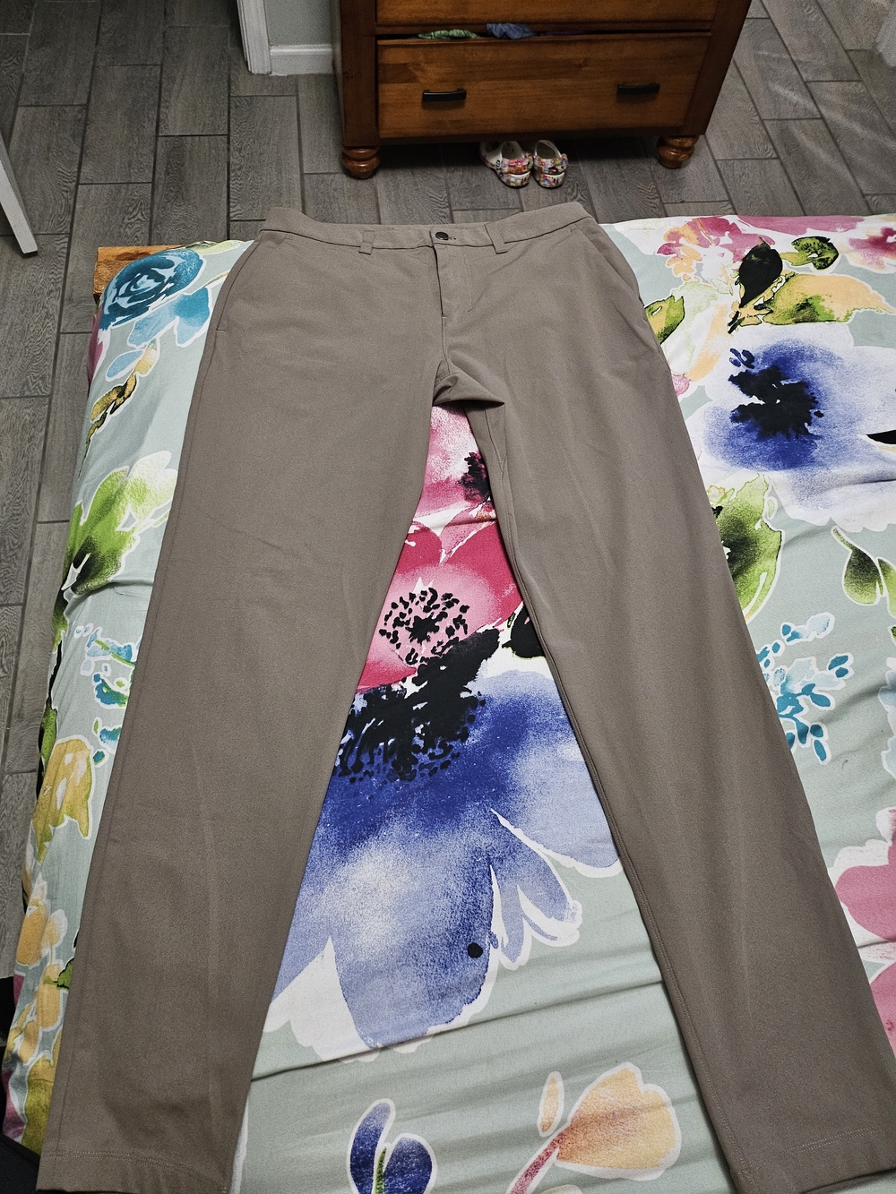 lululemon athletica Men's Taupe Gray Chino Pants